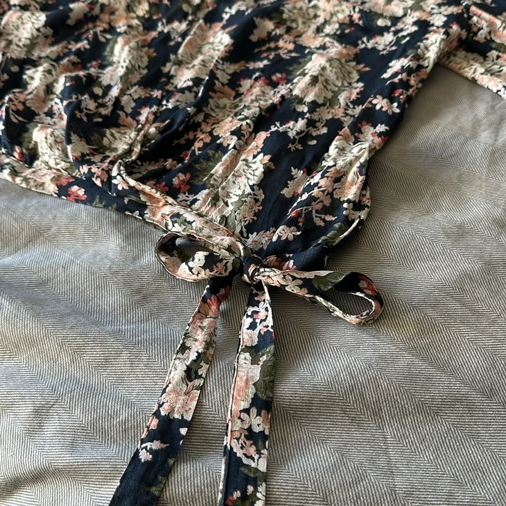 Lucky Brand blouse size small. V neck, crossover front.  Navy floral. - Picture 4 of 5